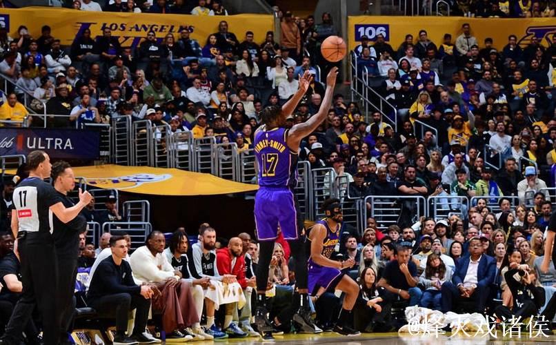 史密斯全场11投6中，三分6中4得到16分10篮板4助攻1封盖